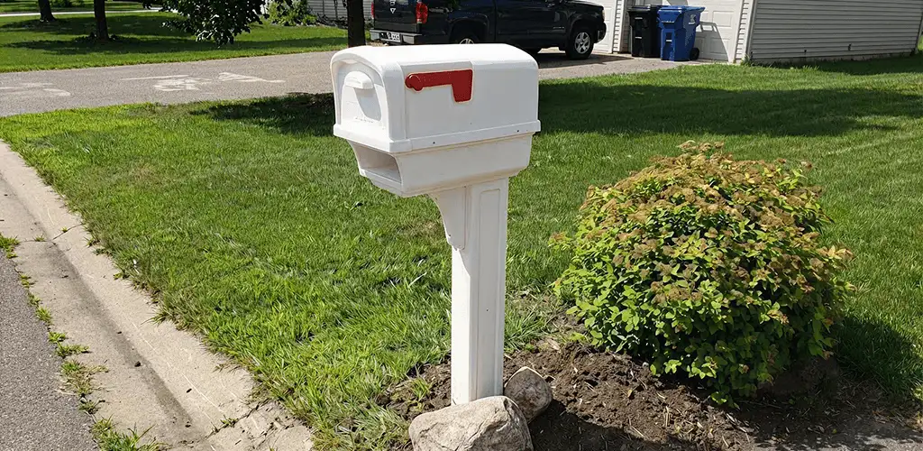 Mailbox installation for a residential curbside mailbox in Honolulu, HI